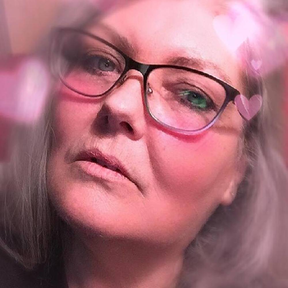 Meet your Posher, Deena